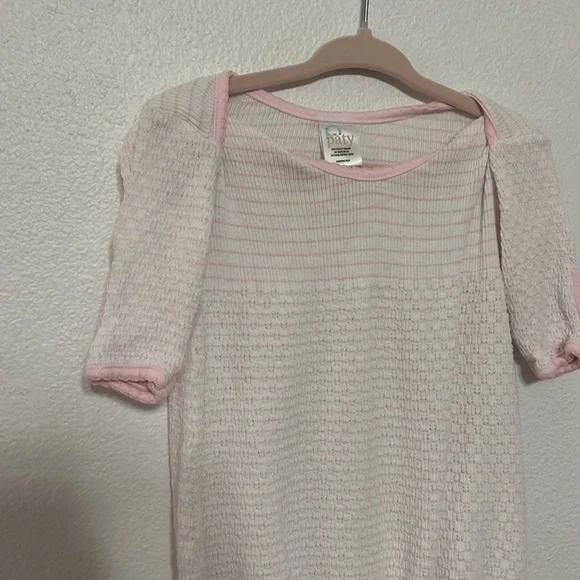 Pink Newborn onesie - Picture 2 of 4